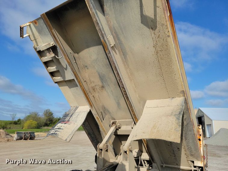 image for item DZ7064 1997 Ford L8501 dump truck