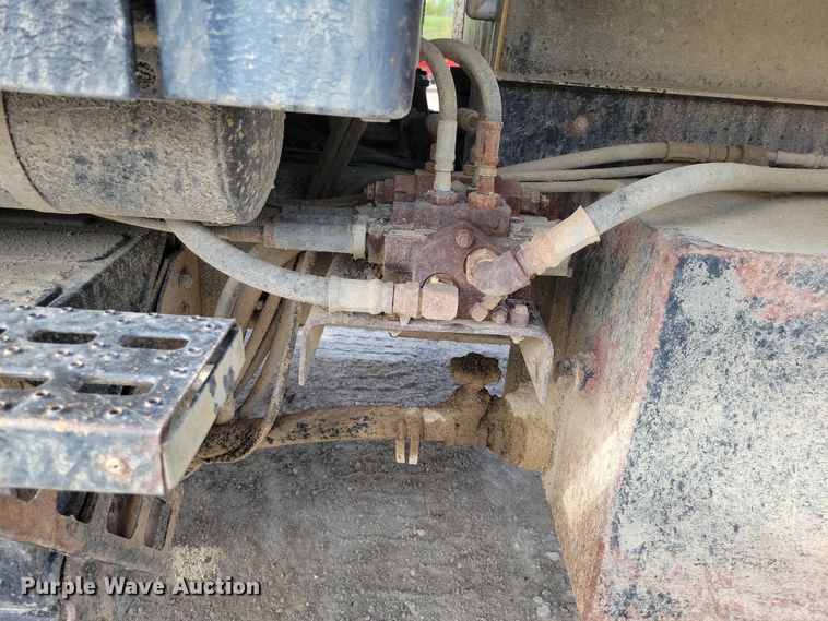 image for item DZ7064 1997 Ford L8501 dump truck