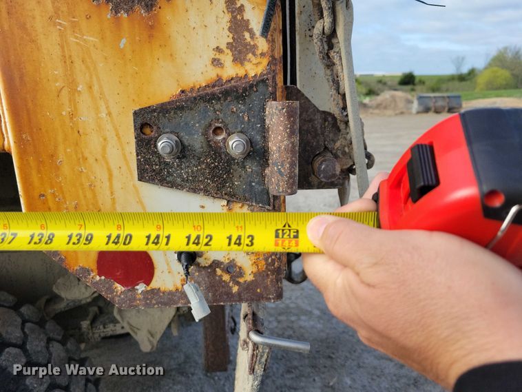 image for item DZ7064 1997 Ford L8501 dump truck
