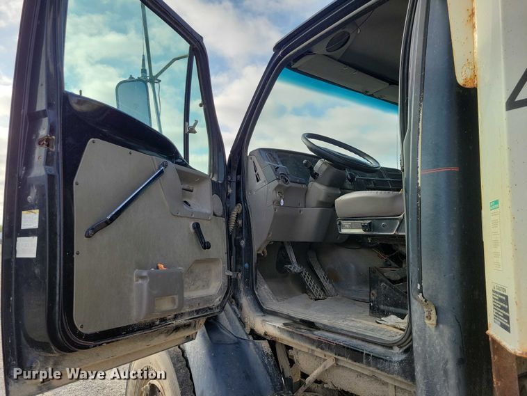 image for item DZ7064 1997 Ford L8501 dump truck