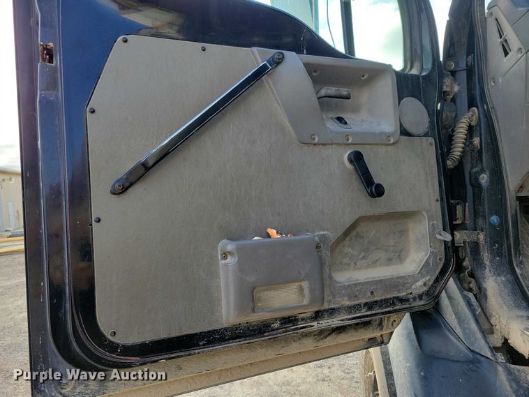 image for item DZ7064 1997 Ford L8501 dump truck