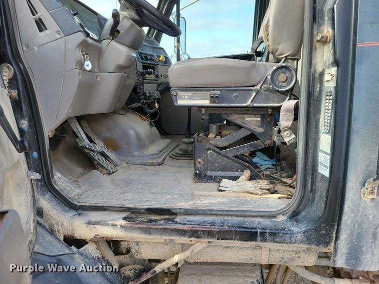 image for item DZ7064 1997 Ford L8501 dump truck