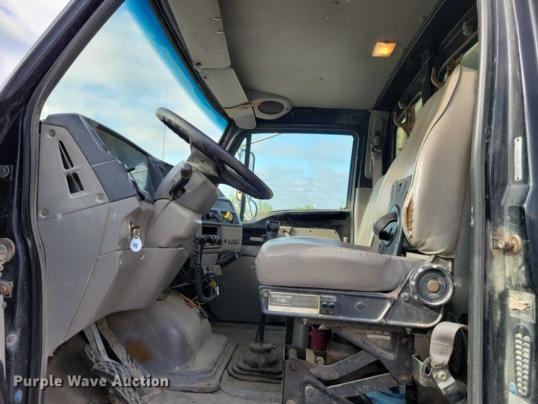 image for item DZ7064 1997 Ford L8501 dump truck