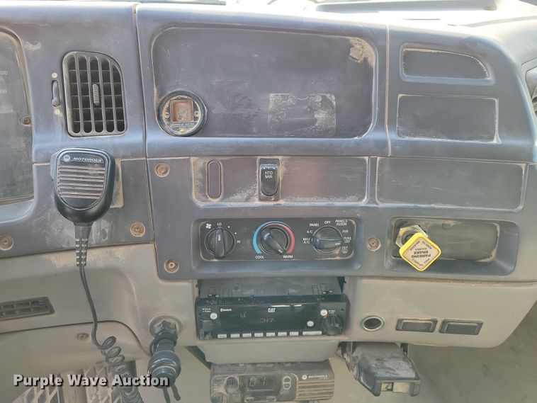 image for item DZ7064 1997 Ford L8501 dump truck
