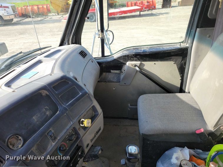 image for item DZ7064 1997 Ford L8501 dump truck