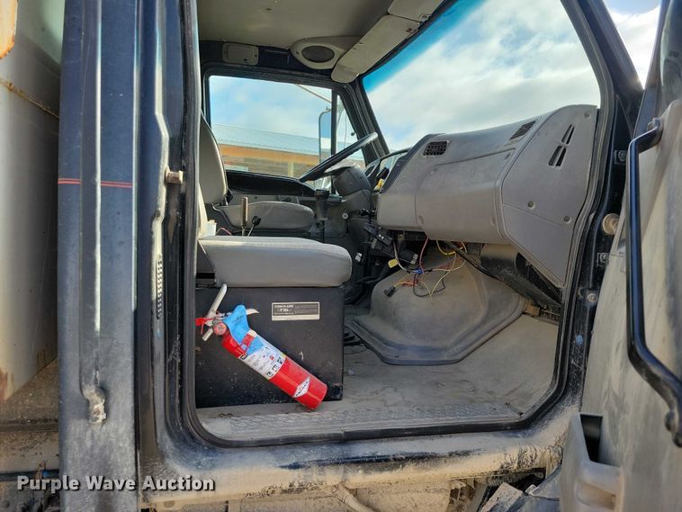 image for item DZ7064 1997 Ford L8501 dump truck