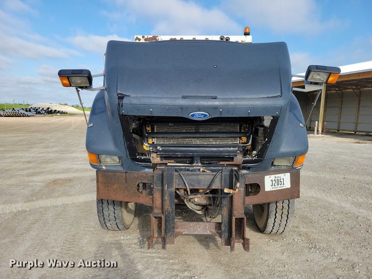 image for item DZ7064 1997 Ford L8501 dump truck