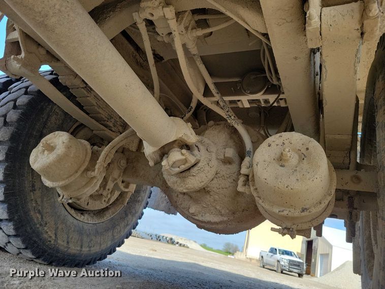 image for item DZ7064 1997 Ford L8501 dump truck