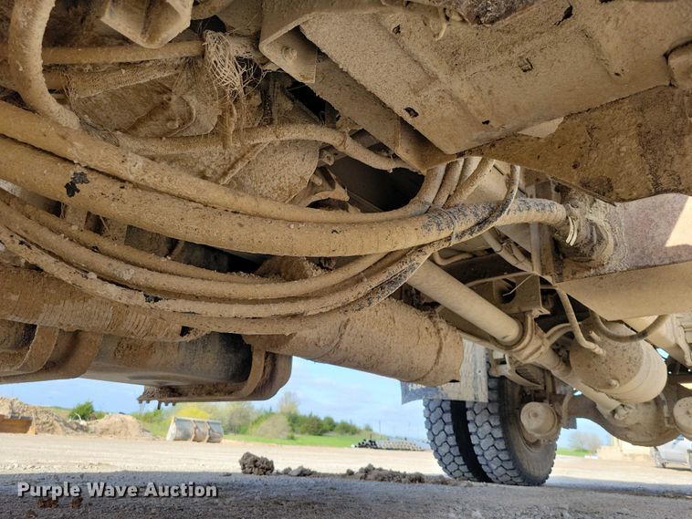 image for item DZ7064 1997 Ford L8501 dump truck