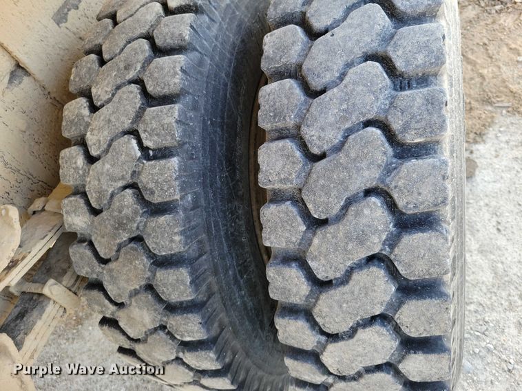 image for item DZ7064 1997 Ford L8501 dump truck
