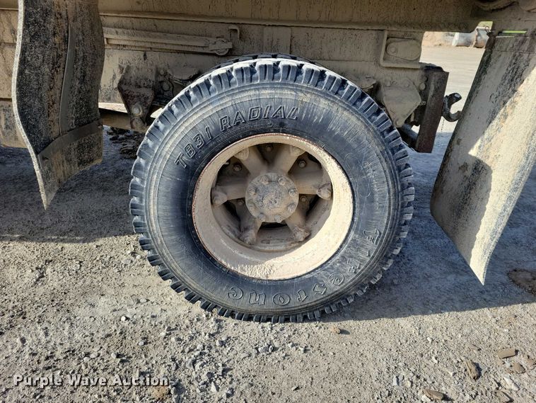 image for item DZ7064 1997 Ford L8501 dump truck