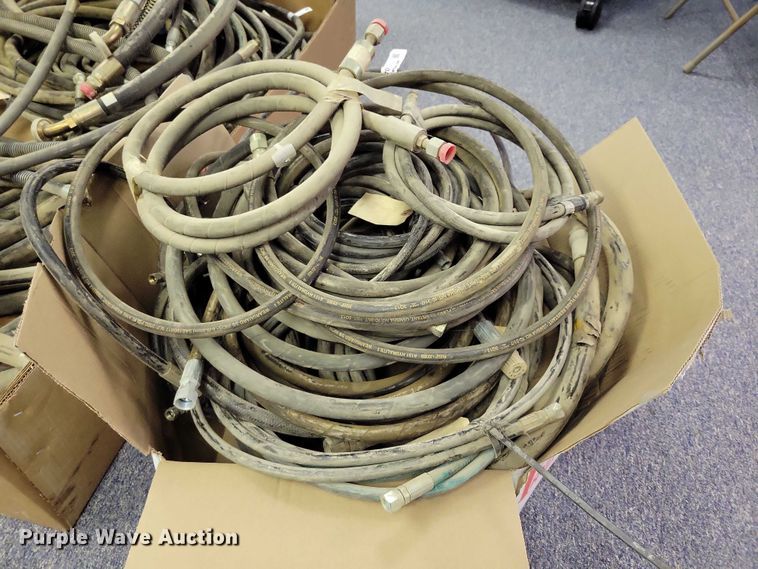 image for item DZ7065 Equipment hydraulic hoses
