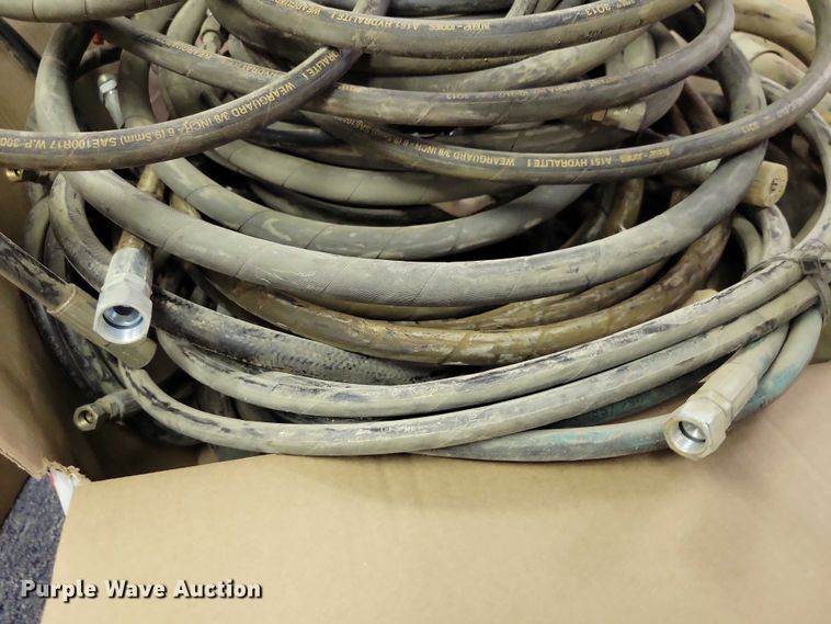 image for item DZ7065 Equipment hydraulic hoses