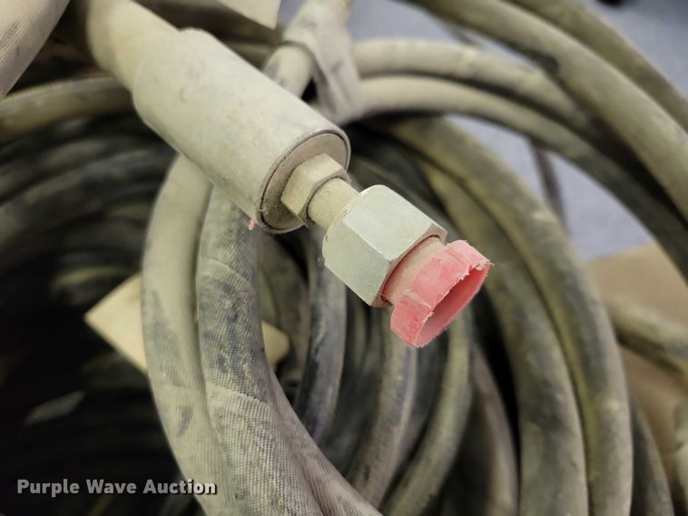 image for item DZ7065 Equipment hydraulic hoses
