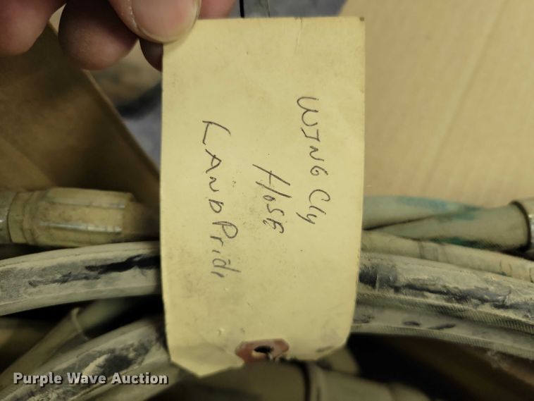 image for item DZ7065 Equipment hydraulic hoses