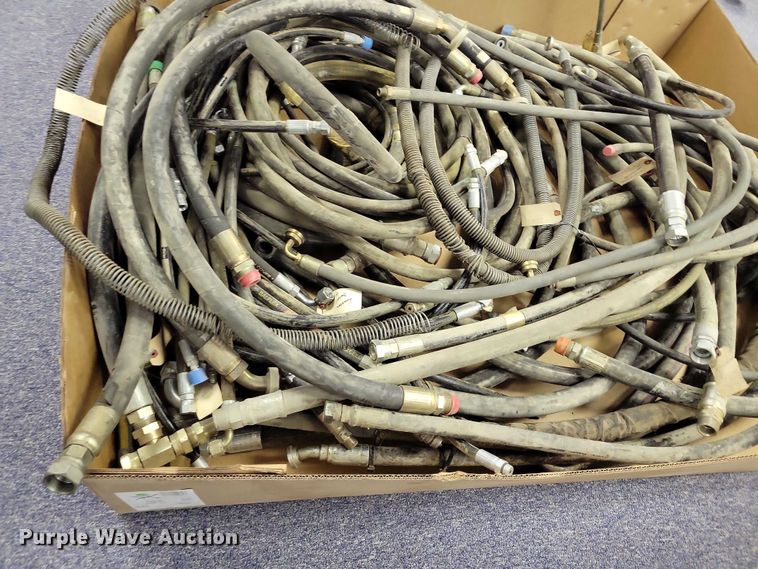 image for item DZ7066 Heavy equipment hydraulic hoses