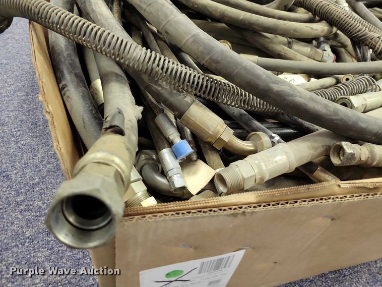 image for item DZ7066 Heavy equipment hydraulic hoses