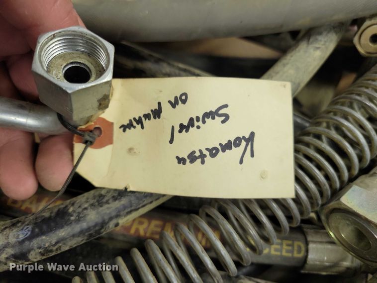 image for item DZ7066 Heavy equipment hydraulic hoses