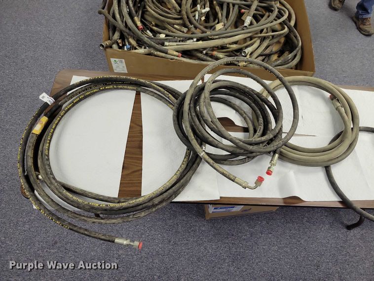 image for item DZ7067 Caterpillar hydraulic hoses