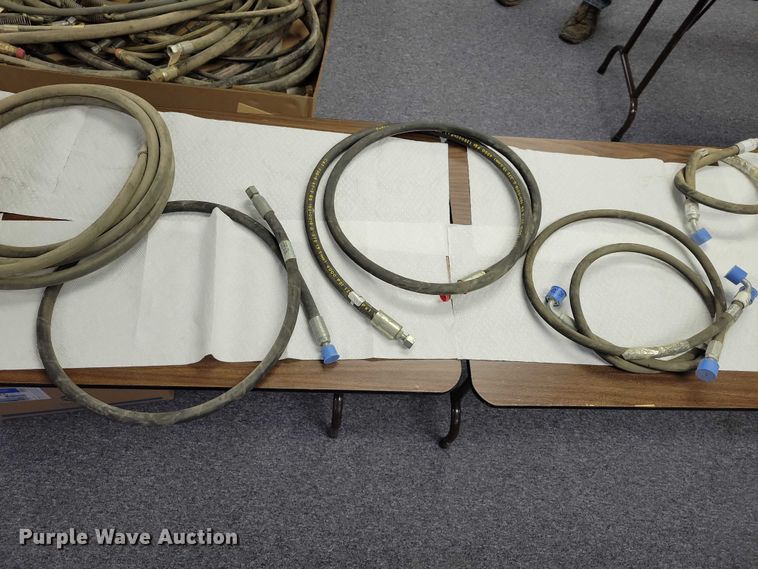 image for item DZ7067 Caterpillar hydraulic hoses
