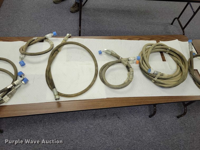 image for item DZ7067 Caterpillar hydraulic hoses