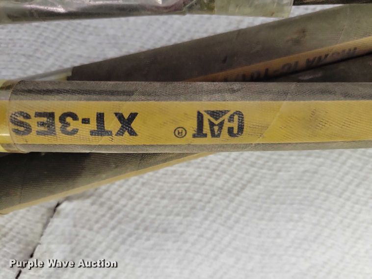 image for item DZ7067 Caterpillar hydraulic hoses