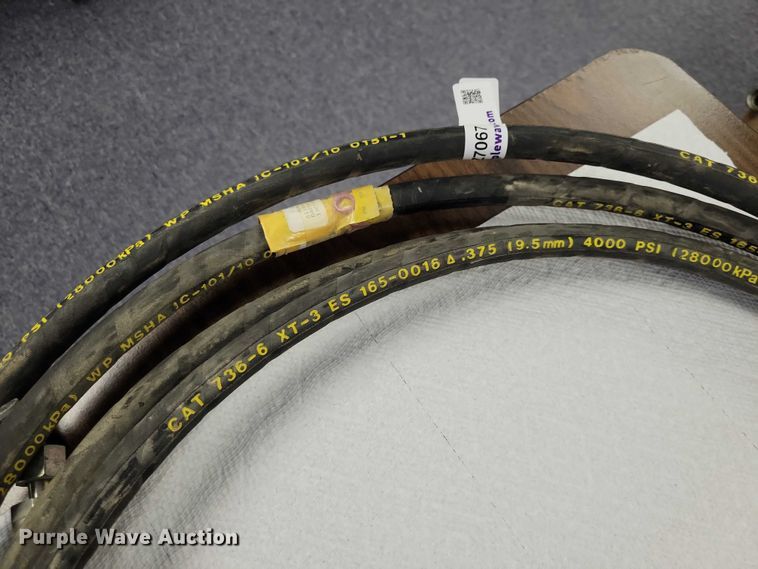 image for item DZ7067 Caterpillar hydraulic hoses