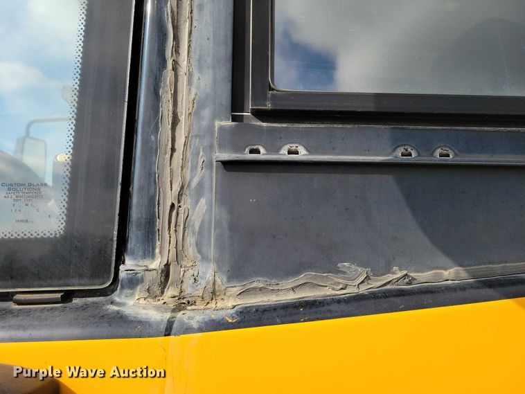 image for item DZ7077 2007 Thomas B2 Bus Chassis school bus