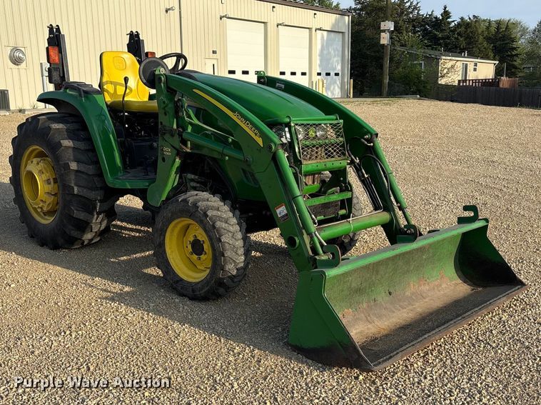 image for item EA4830 2007 John Deere 4520 MFWD tractor