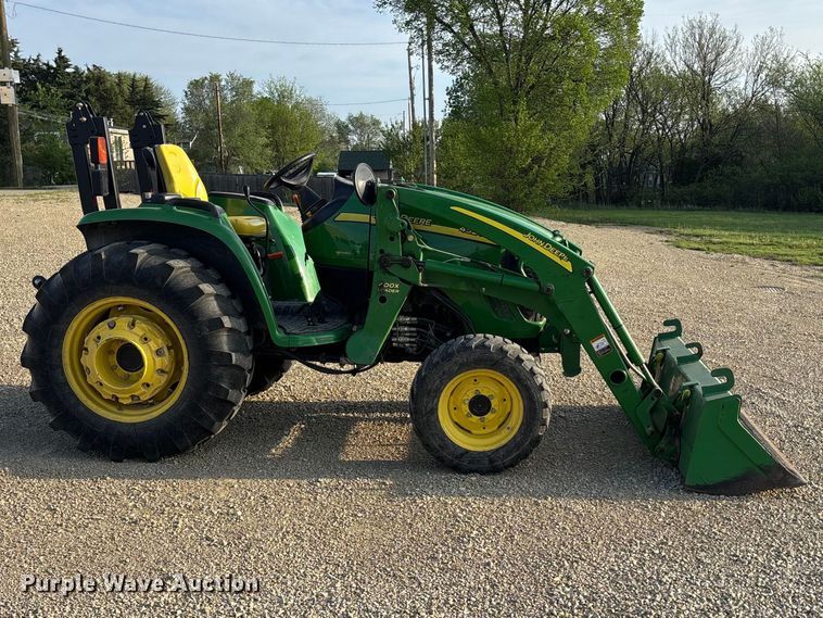 image for item EA4830 2007 John Deere 4520 MFWD tractor