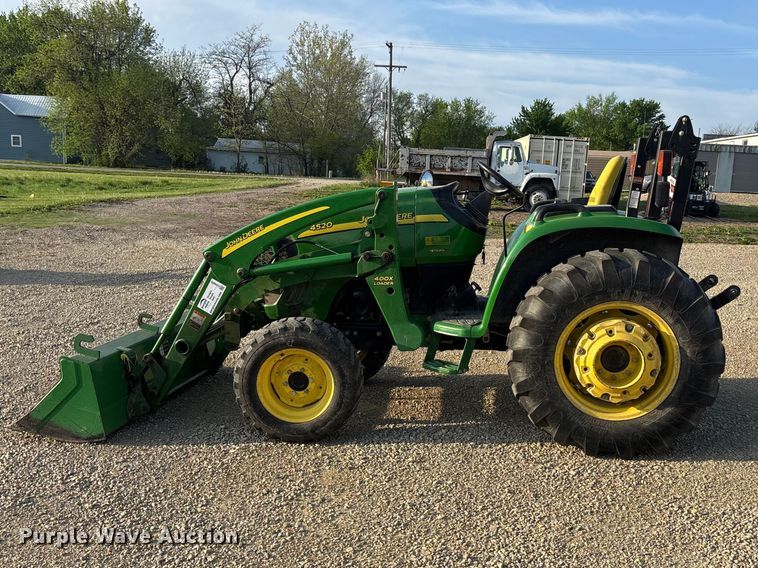 image for item EA4830 2007 John Deere 4520 MFWD tractor