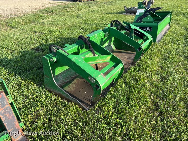 image for item EA4830 2007 John Deere 4520 MFWD tractor