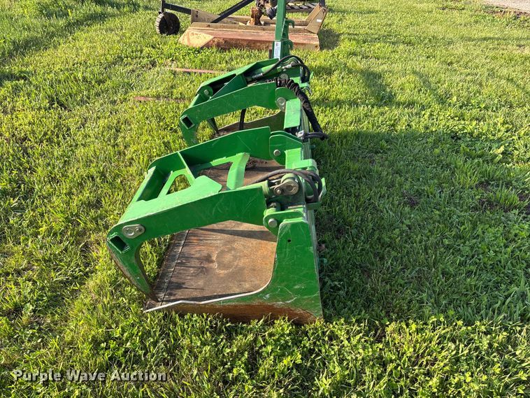 image for item EA4830 2007 John Deere 4520 MFWD tractor