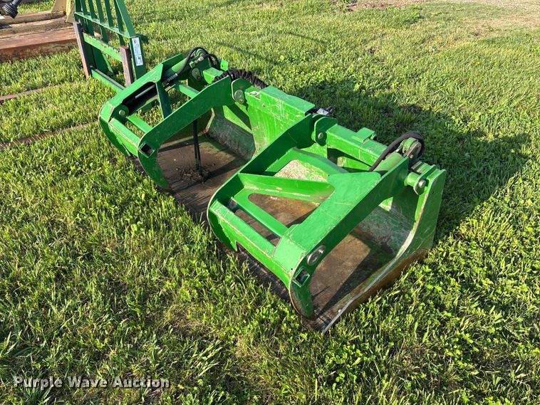 image for item EA4830 2007 John Deere 4520 MFWD tractor