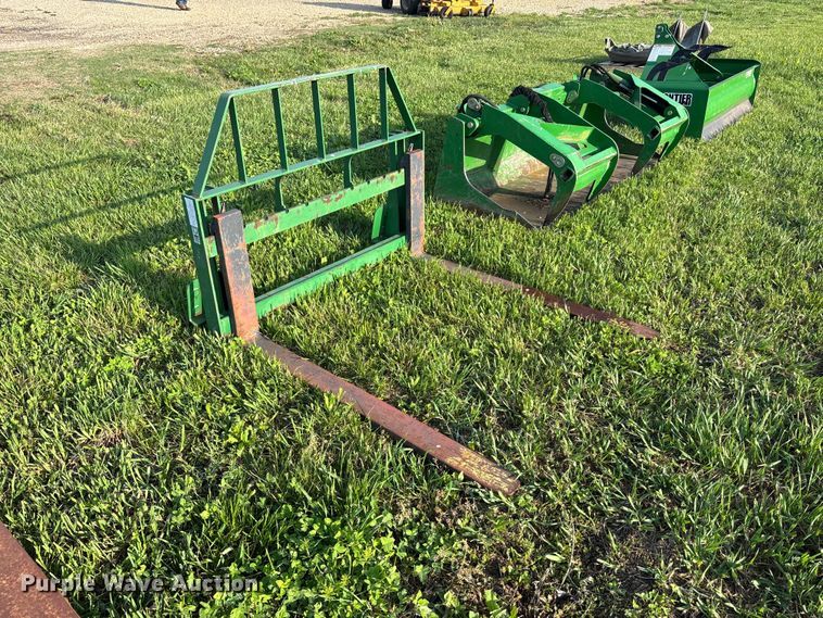 image for item EA4830 2007 John Deere 4520 MFWD tractor