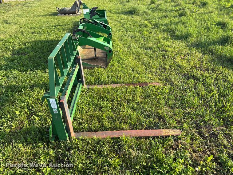 image for item EA4830 2007 John Deere 4520 MFWD tractor