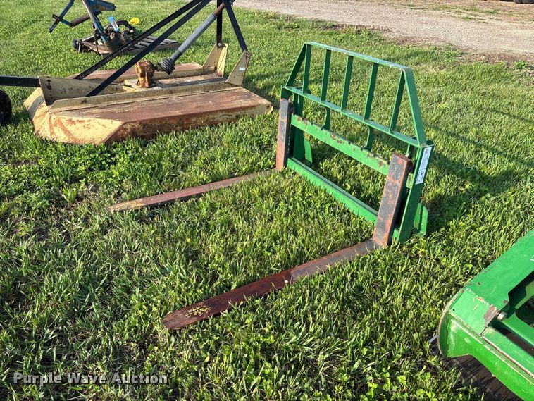 image for item EA4830 2007 John Deere 4520 MFWD tractor