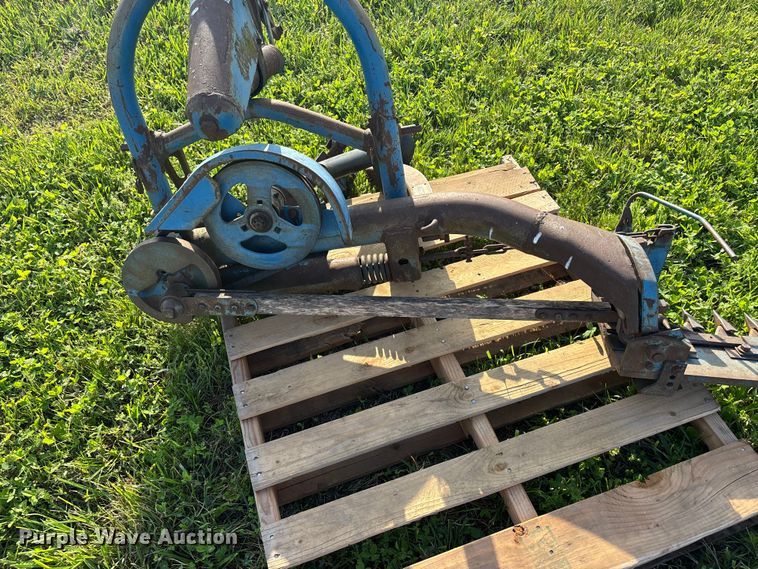 image for item EA4832 Ford 501 sickle mower
