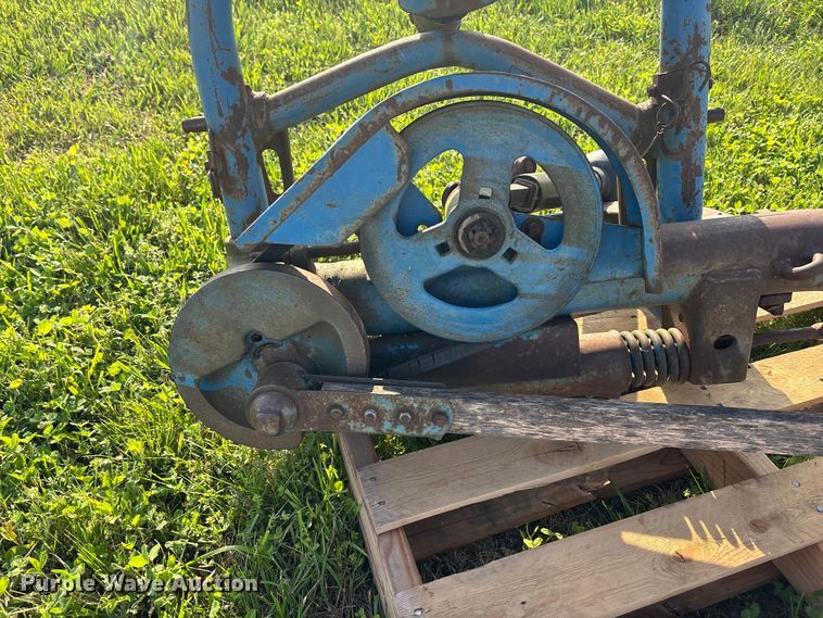 image for item EA4832 Ford 501 sickle mower