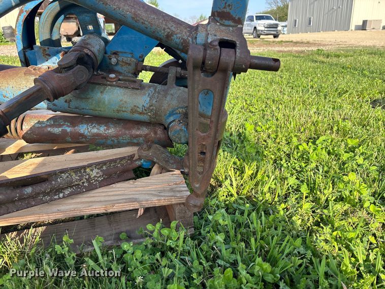 image for item EA4832 Ford 501 sickle mower