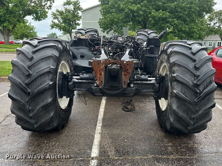 image for item EA4850 2016 New Holland T8.435 tractor chassis