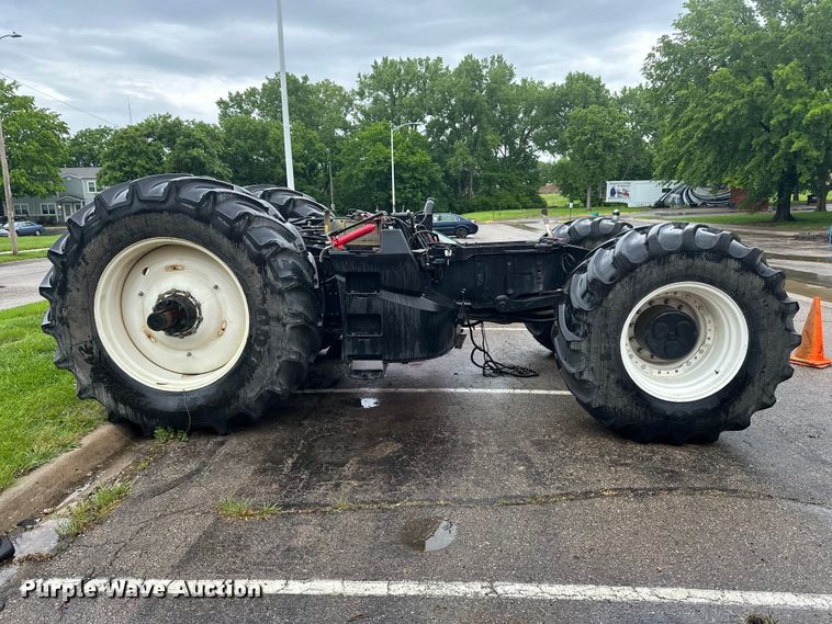 image for item EA4850 2016 New Holland T8.435 tractor chassis