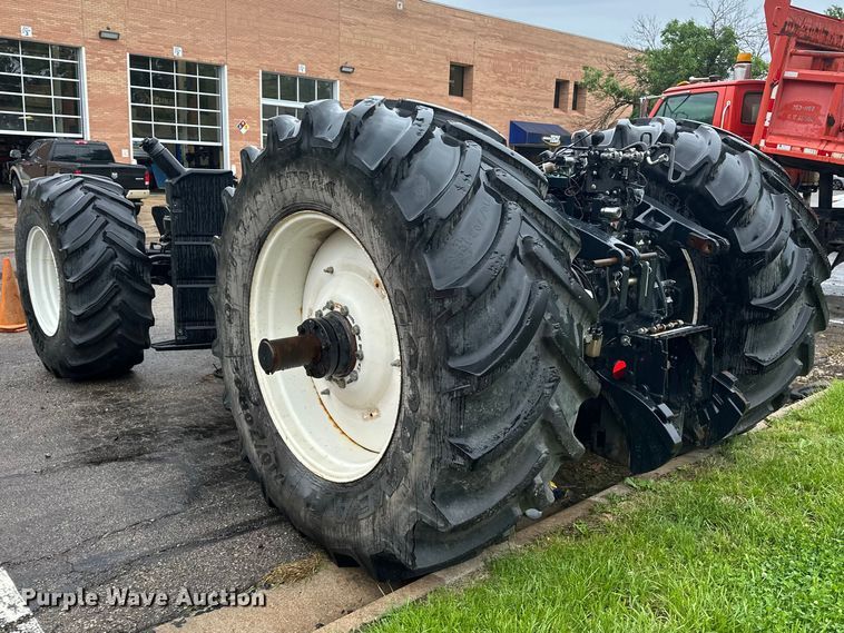 image for item EA4850 2016 New Holland T8.435 tractor chassis