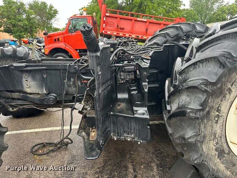 image for item EA4850 2016 New Holland T8.435 tractor chassis
