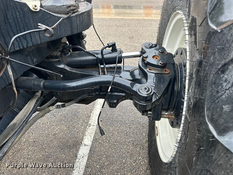 image for item EA4850 2016 New Holland T8.435 tractor chassis