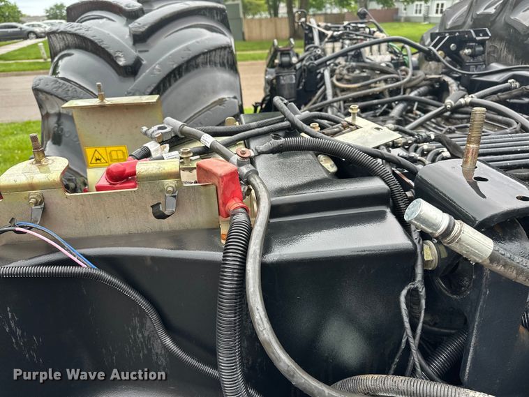 image for item EA4850 2016 New Holland T8.435 tractor chassis