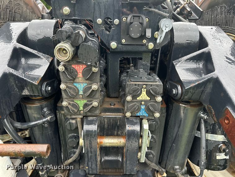 image for item EA4850 2016 New Holland T8.435 tractor chassis