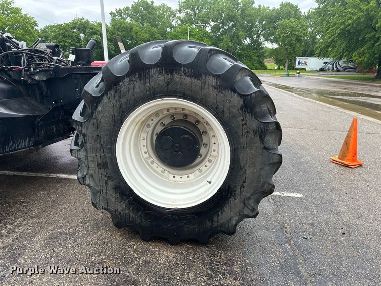image for item EA4850 2016 New Holland T8.435 tractor chassis