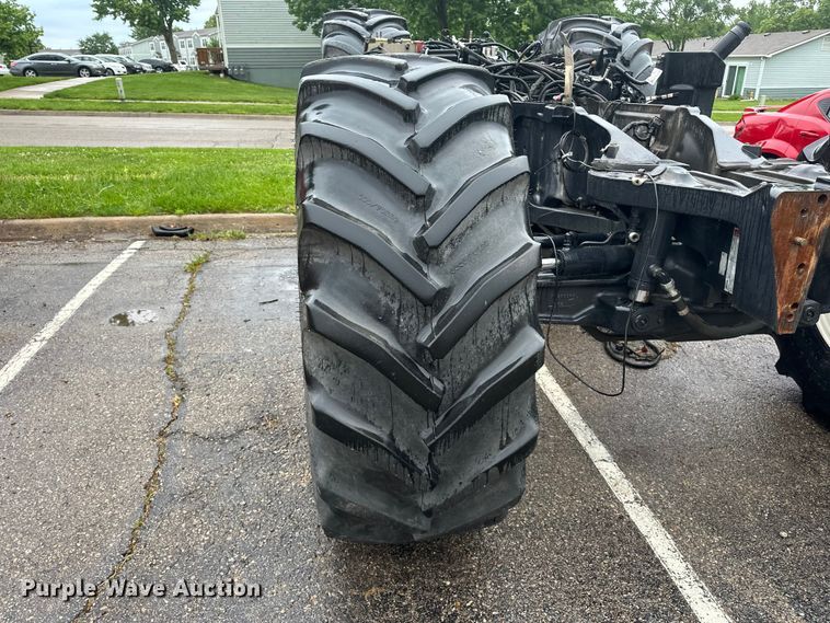 image for item EA4850 2016 New Holland T8.435 tractor chassis