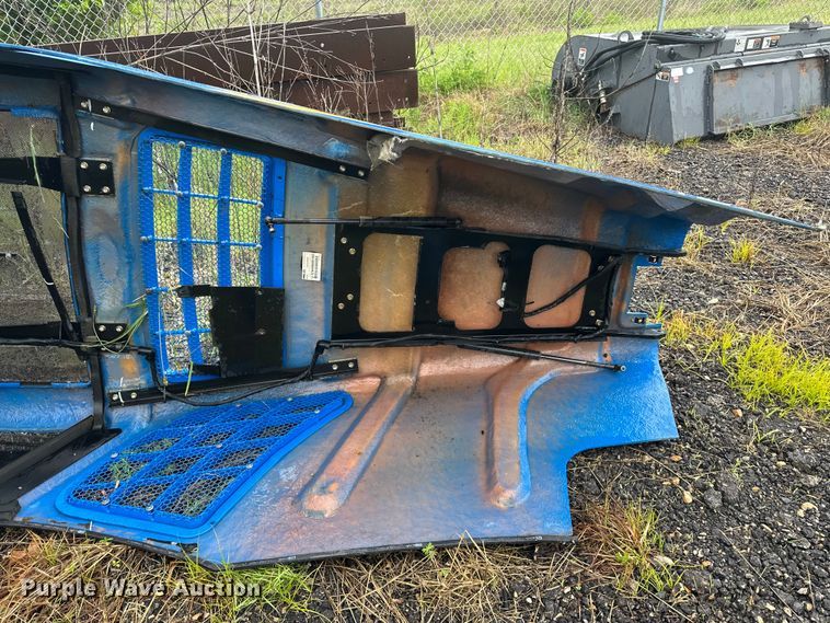 image for item EA4850 2016 New Holland T8.435 tractor chassis